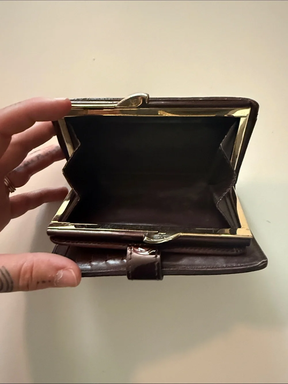 Louis Vuitton Vernis Embossed Compact kiss lock Wallet in Deep Burgundy/brown